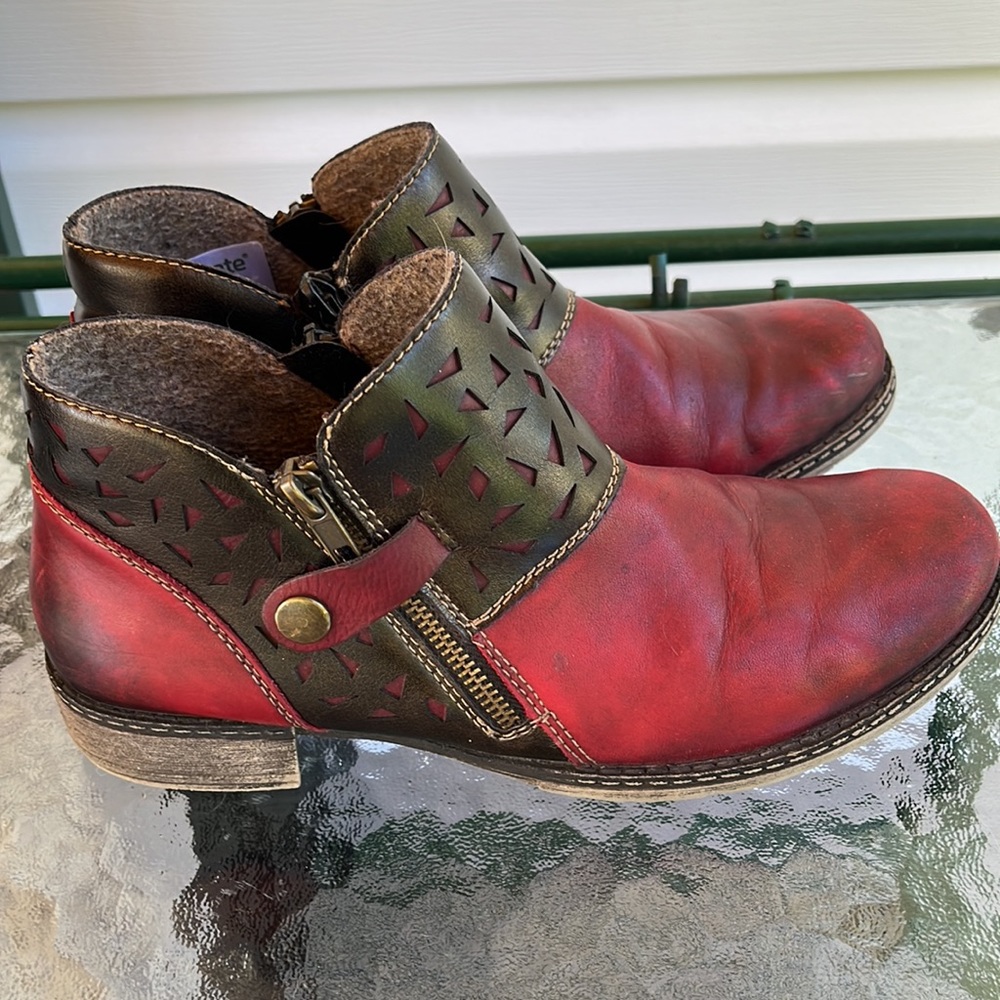 Remonte Red and Black Side Zipper Boots Booties Size 39 Moto Boho